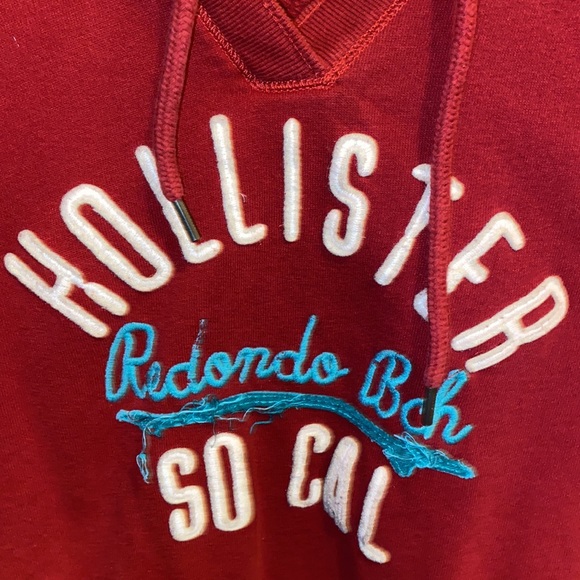 LIKE NEW Hollister Hooded Sweatshirt - Picture 4 of 5